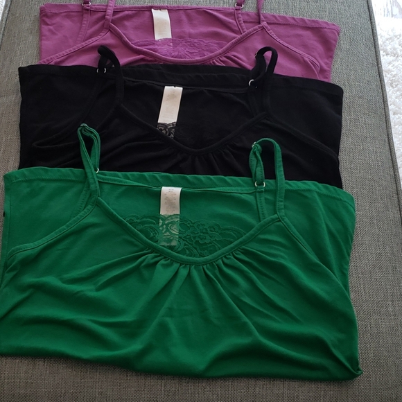 no name Tops - Women's Tank Tops (lot 3)